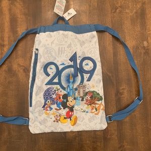 COLLECTABLE NWT 2019 DISNEY Cinch Backpack Mickey Minnie Goofy Donald